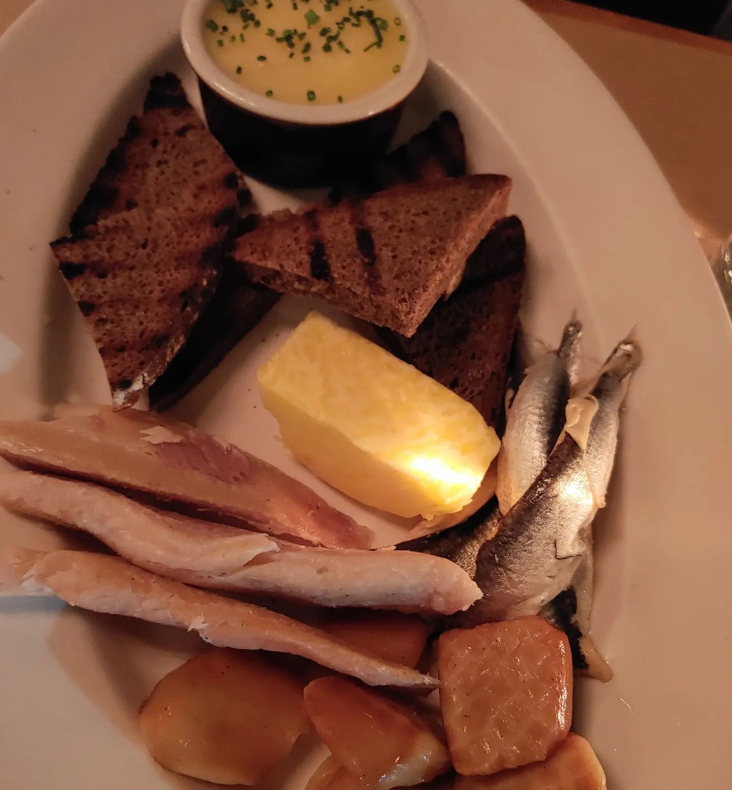The glow of candlelight bouncing off the anchois blancs au citron and beurre breton, alongside smoked scallops, smoked trout and salmon rillettes. I'd been looking forward to this assiette de la poissonière for a while. Glass of Sancerre just out of shot. Always a joy to be at @lecavisteseattle, it was especially cozy last night, tucked away from the chill and rain. Absolument parfait. #lifeinseattle #alltheseafood #winebar
